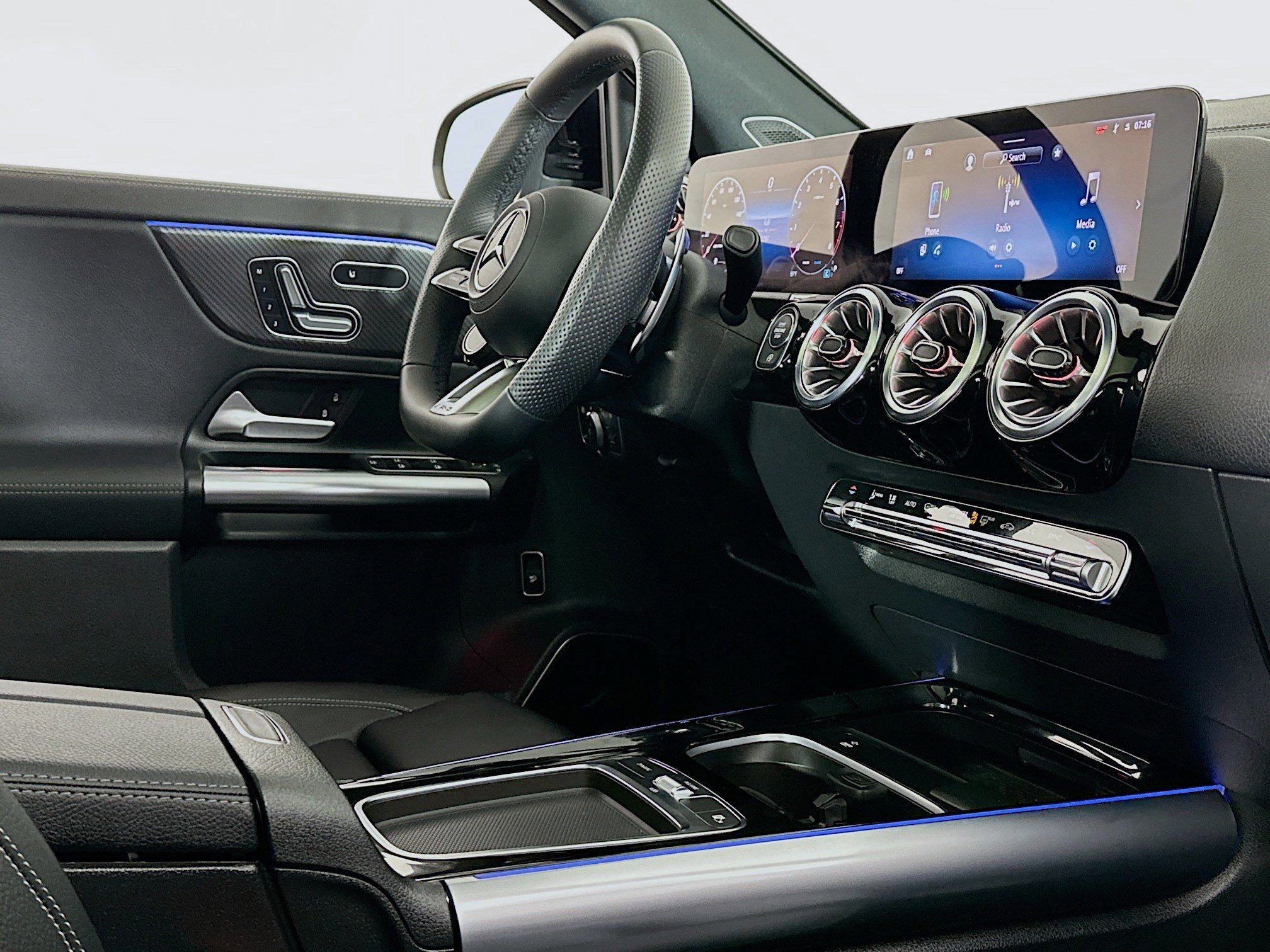 Used 2024 Mercedes-Benz GLA 35 AMG 4MATIC image 29