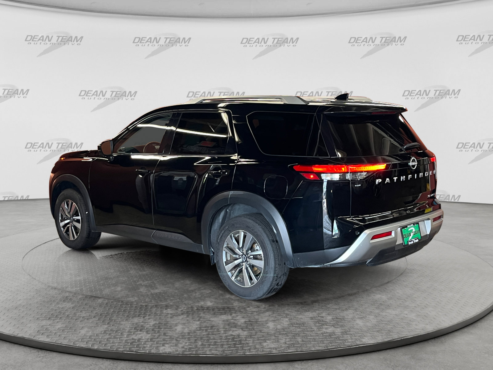 Used 2025 Nissan Pathfinder SL AWD/4WD image 5