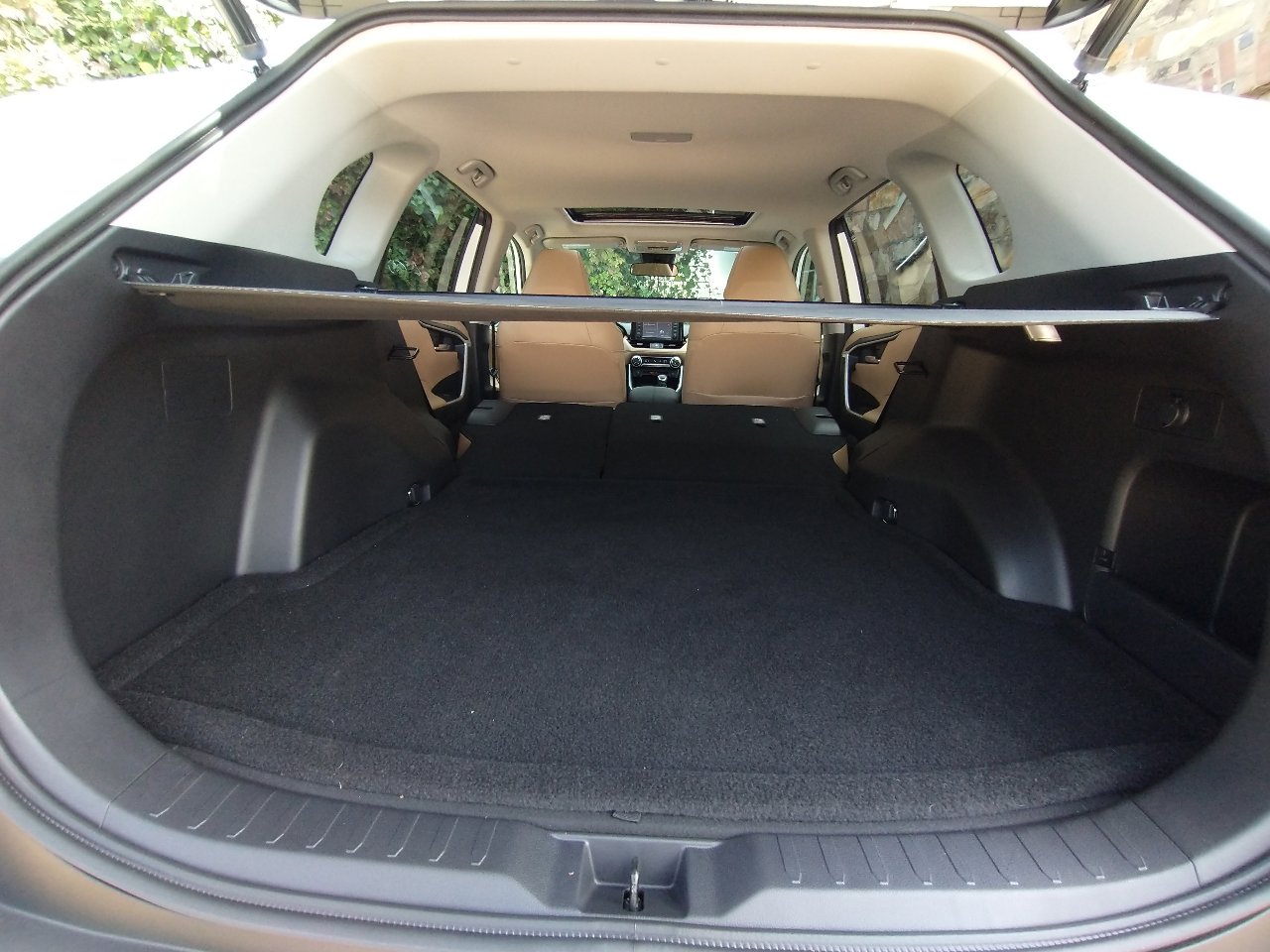 Used 2022 Toyota RAV4 XLE Premium image 58