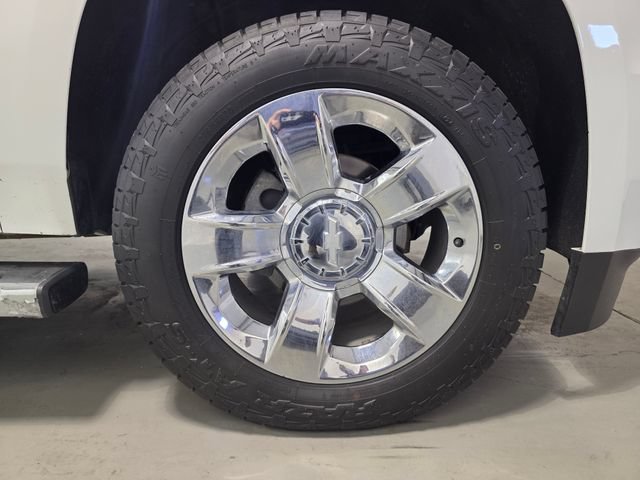 Used 2018 Chevrolet Suburban LT w/ LT Signature Package AWD/4WD image 36