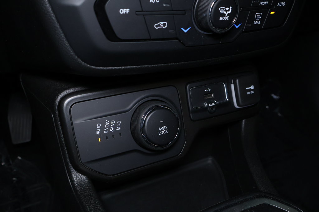 Used 2023 Jeep Renegade Latitude AWD/4WD image 31