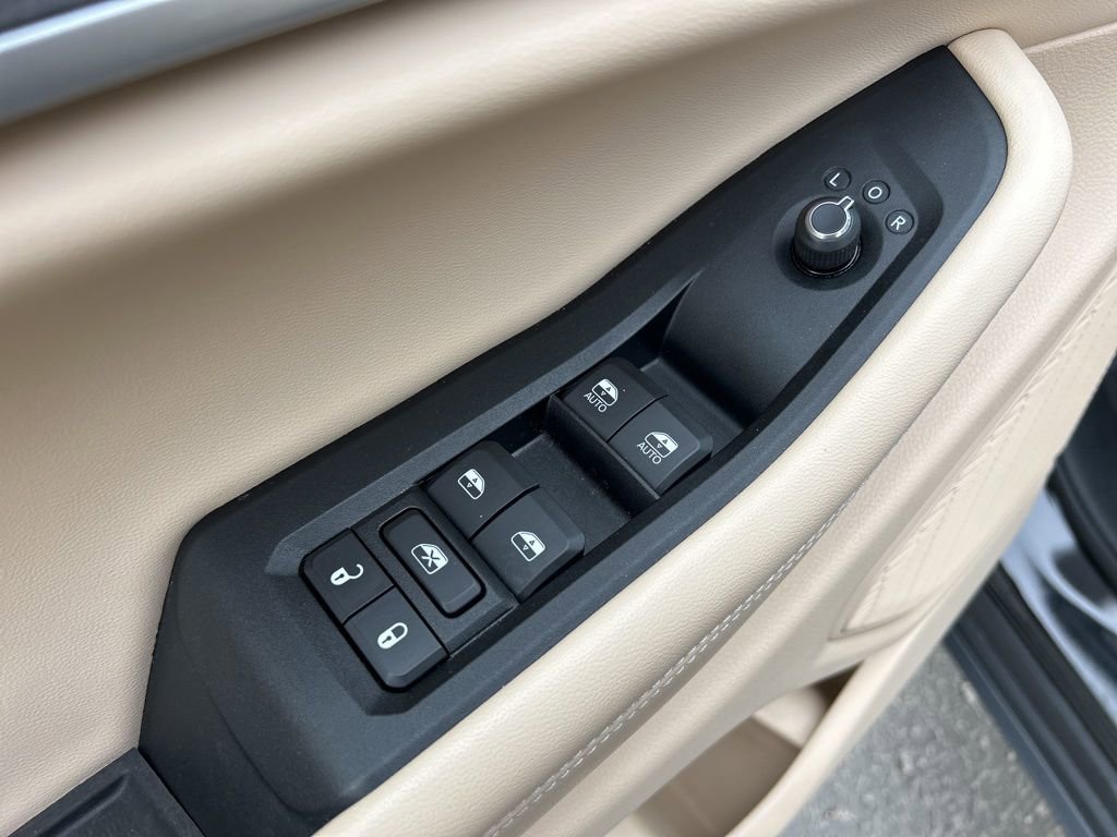 Used 2023 Jeep Grand Cherokee Limited w/ Luxury Tech Group II image 17