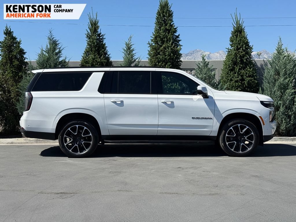 Used 2025 Chevrolet Suburban RST w/ RST Capability Package AWD/4WD image 9