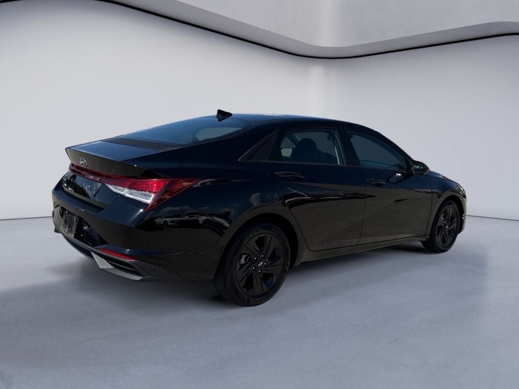 Used 2022 Hyundai Elantra SEL FWD image 5