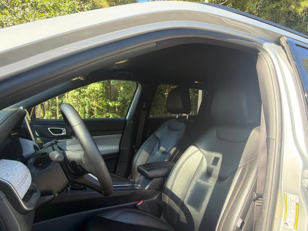 Certified 2024 Jeep Compass Latitude AWD/4WD image 11