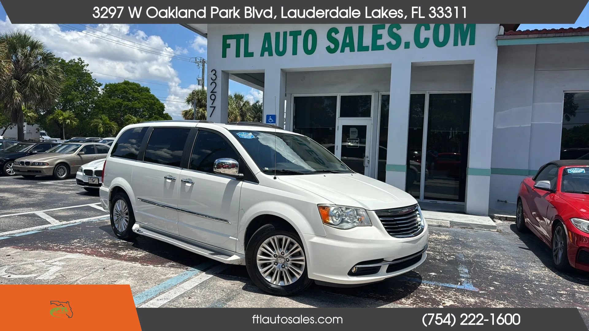 Used 2012 Chrysler Town & Country Limited w/ Luxury Group FWD image 2