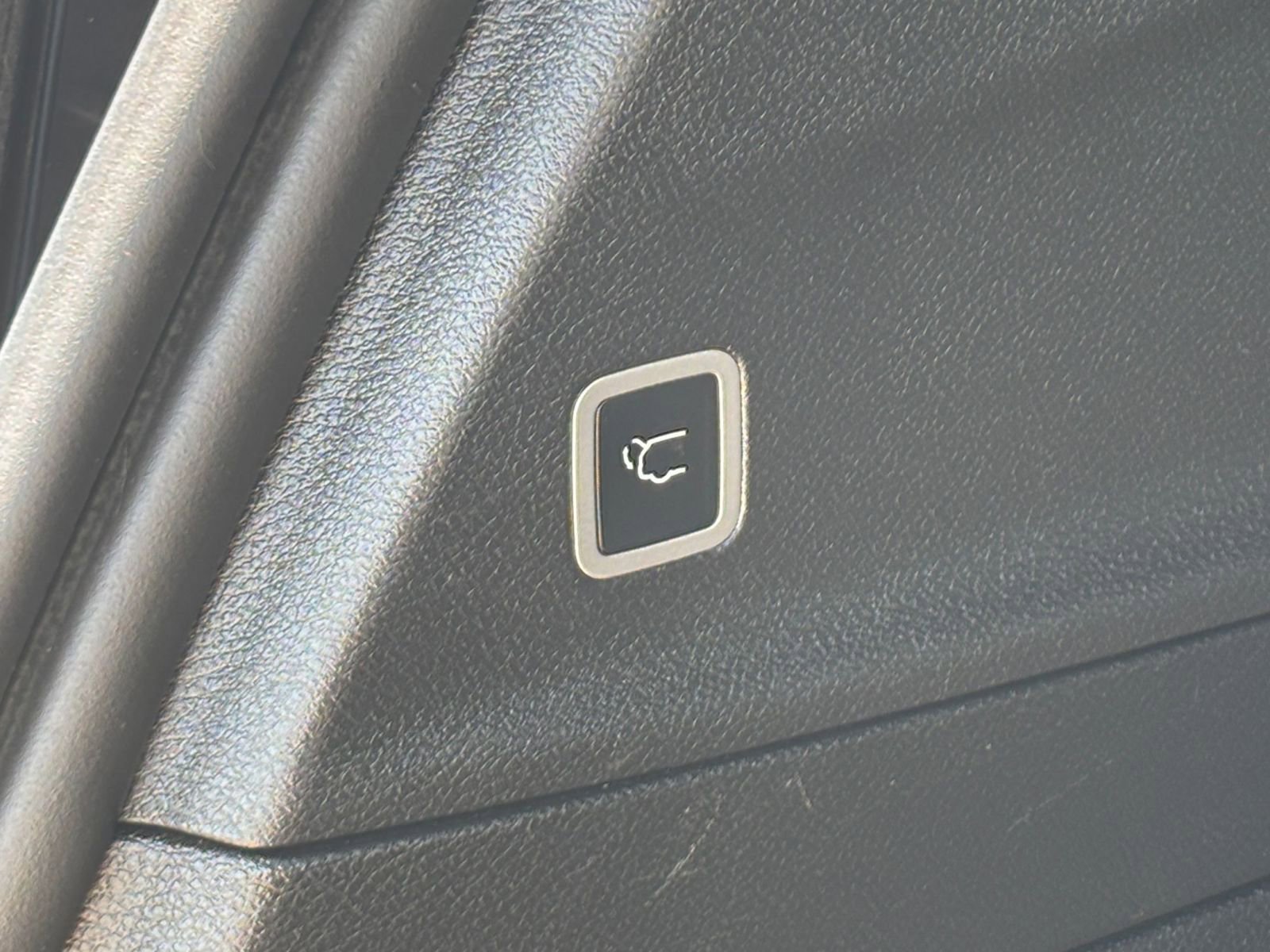 Used 2025 Chrysler Pacifica Limited FWD image 24