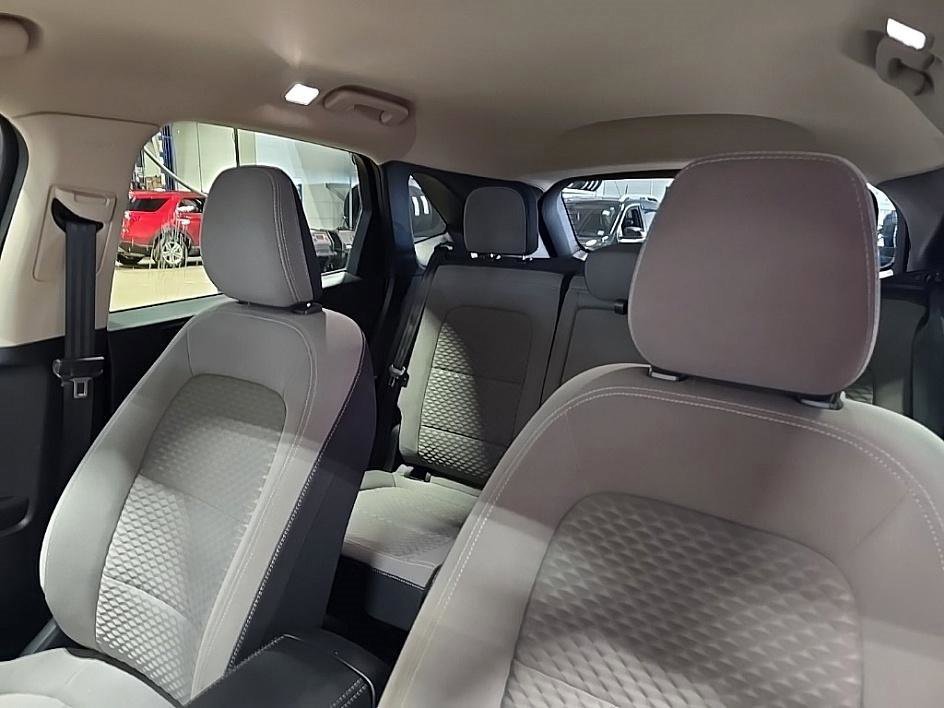 Used 2020 Ford Escape SE image 25