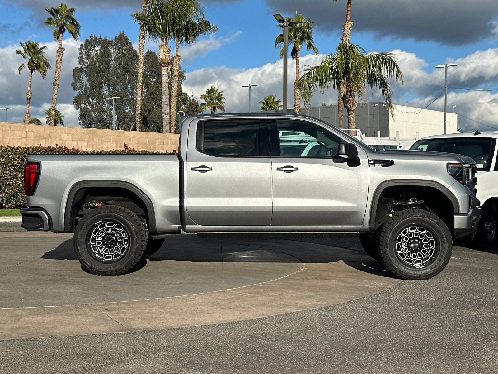 New 2025 GMC Sierra 1500 Elevation w/ Preferred Package AWD/4WD image 3