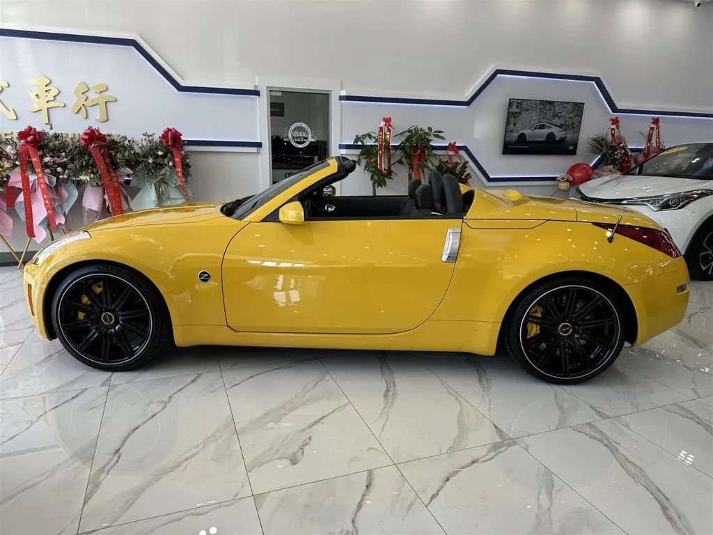 Used 2005 Nissan 350Z Touring RWD image 36