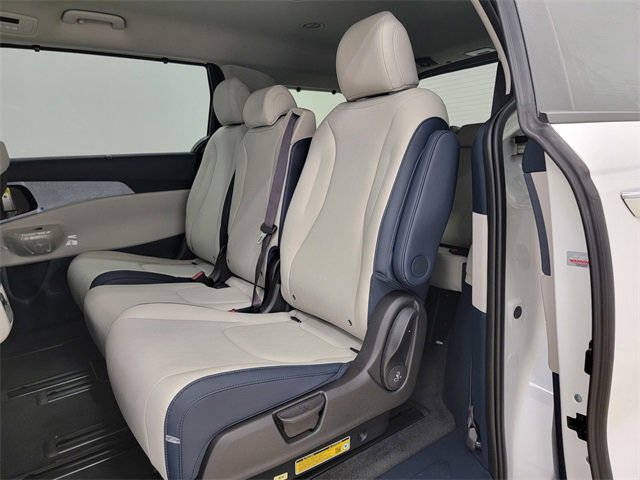 New 2026 Kia Carnival EX image 16