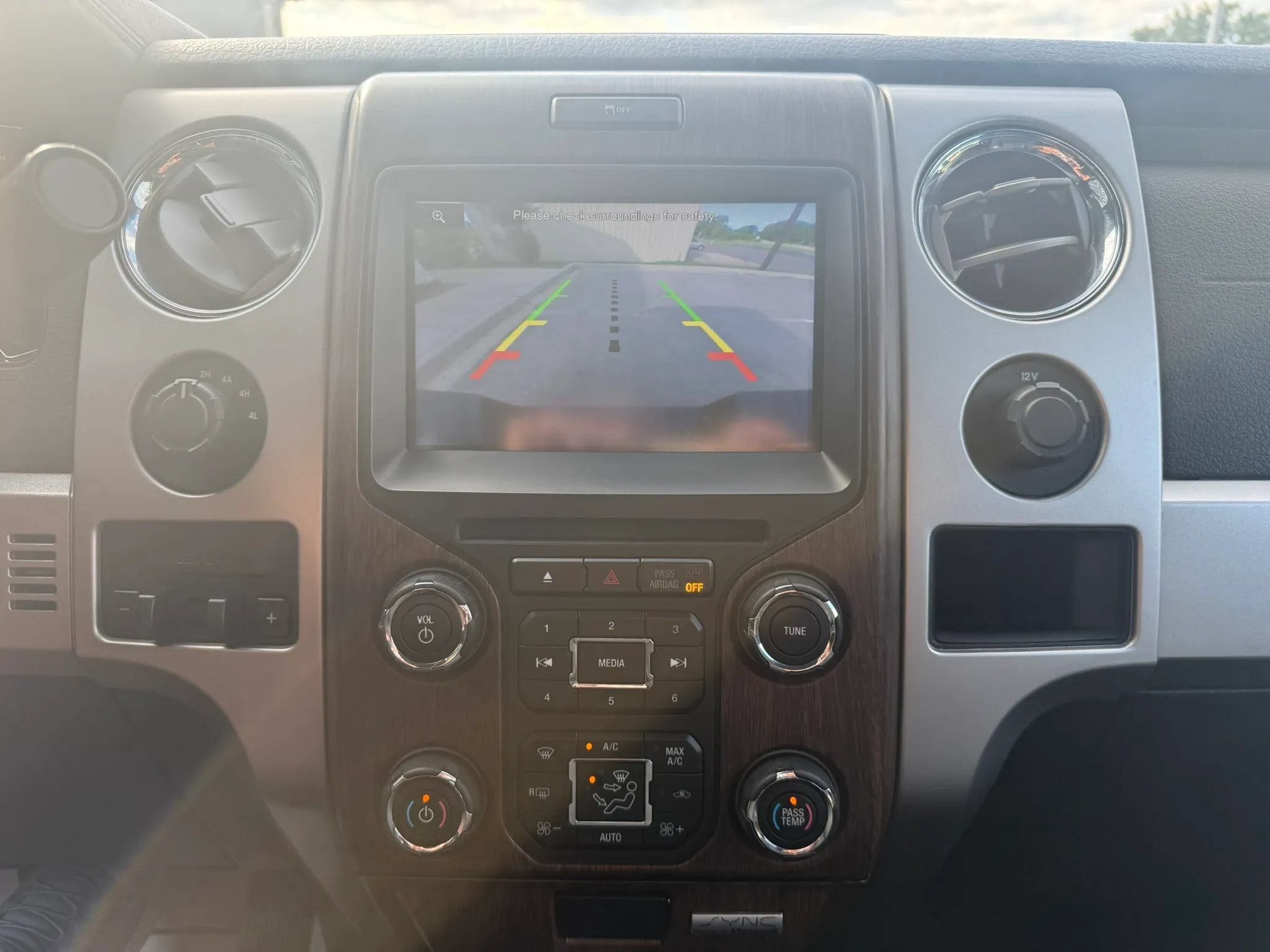 Used 2013 Ford F150 Lariat w/ Mid Equipment Group AWD/4WD image 12