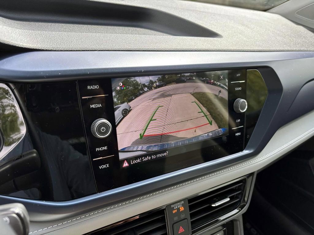 Used 2024 Volkswagen Taos SE image 21