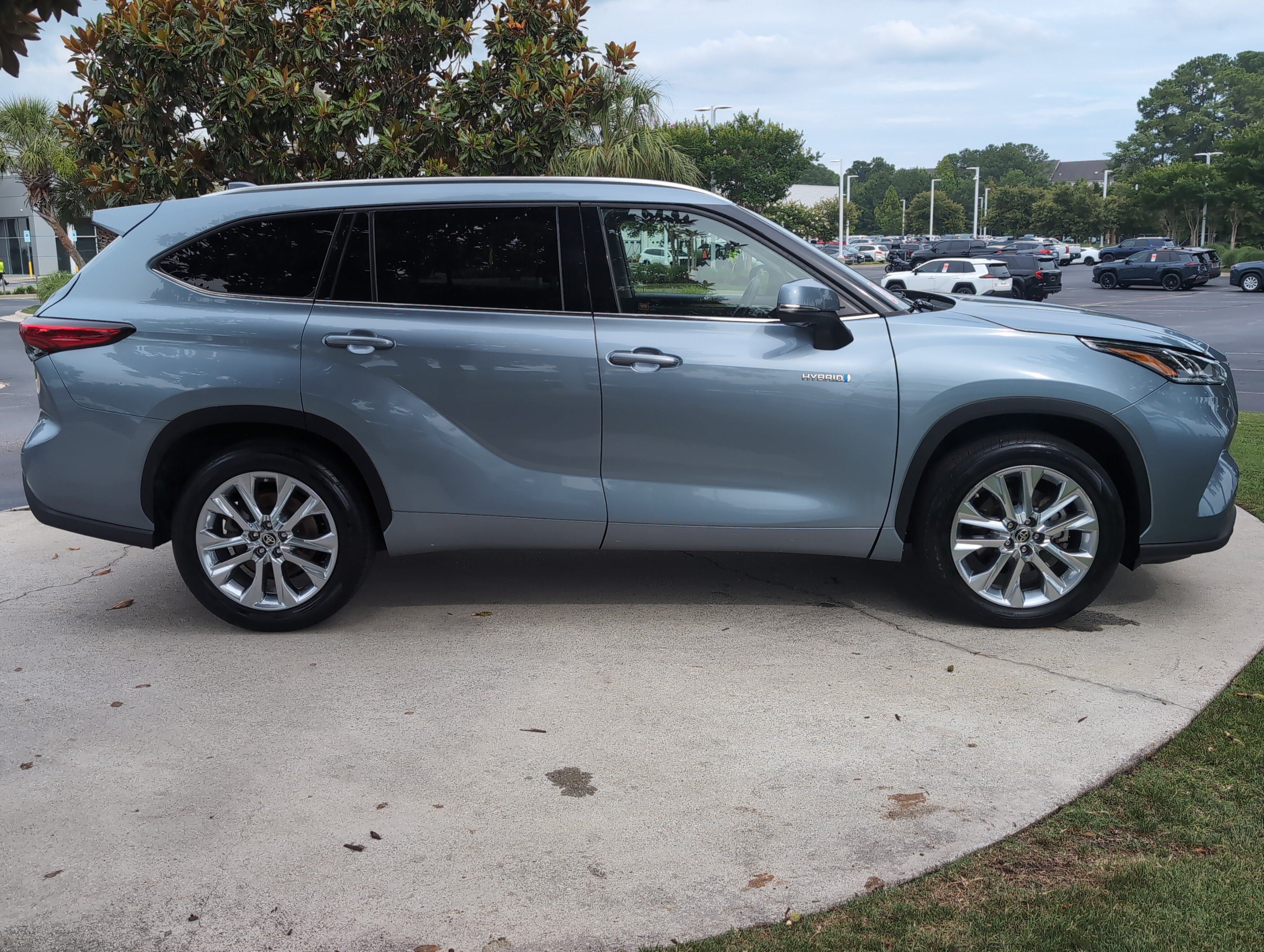 Used 2020 Toyota Highlander Limited FWD image 11