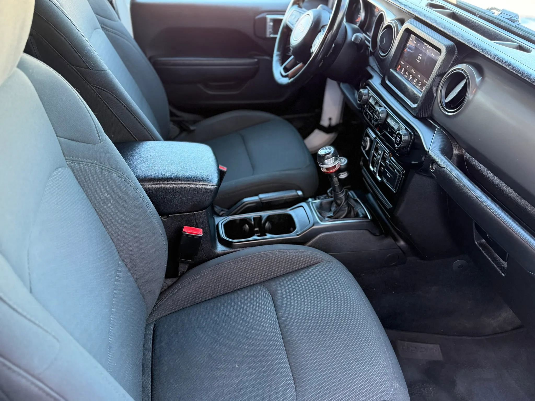 Used 2022 Jeep Gladiator Sport AWD/4WD image 27