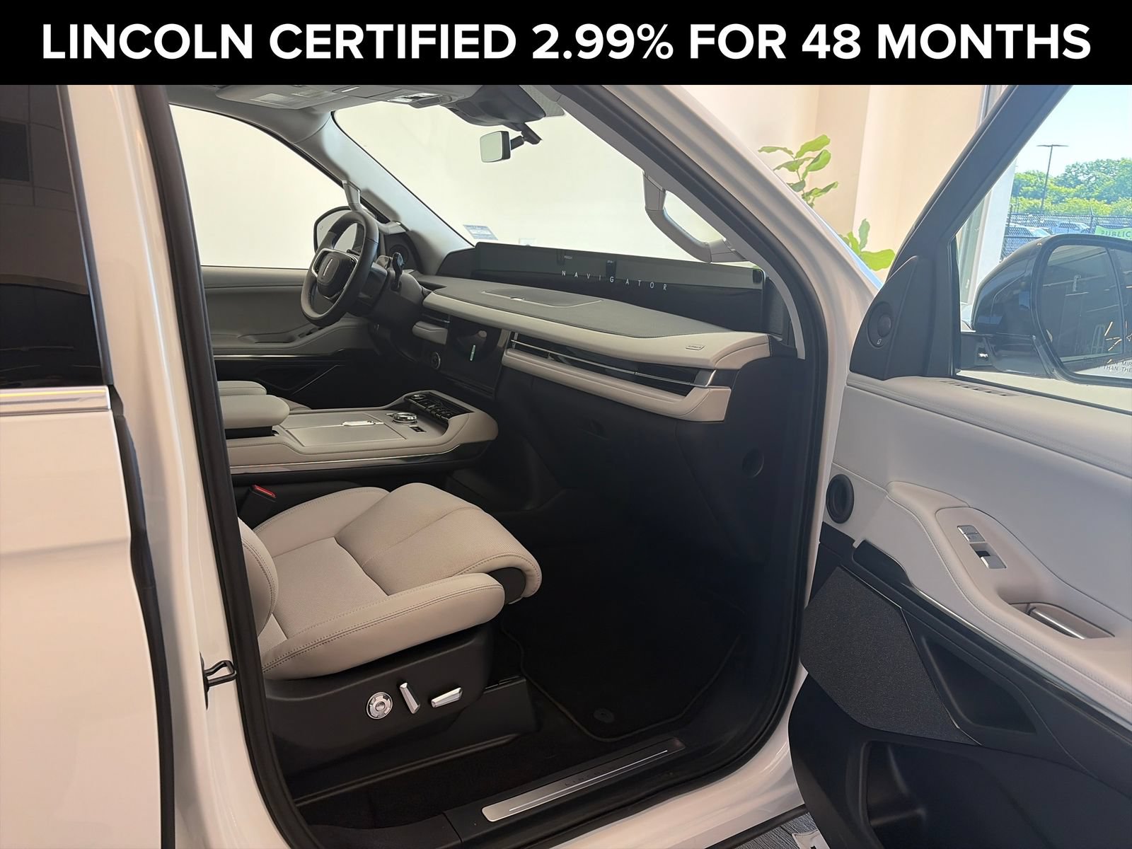 Certified 2026 Lincoln Navigator Reserve AWD/4WD image 6