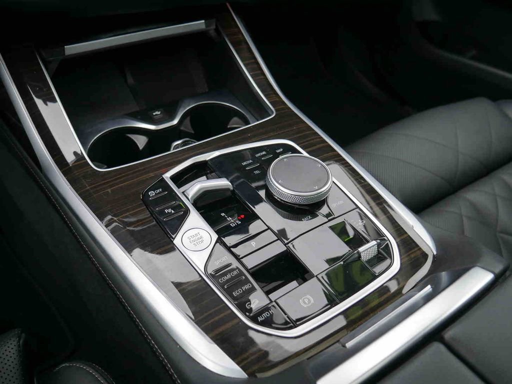 Used 2024 BMW X7 xDrive40i image 33