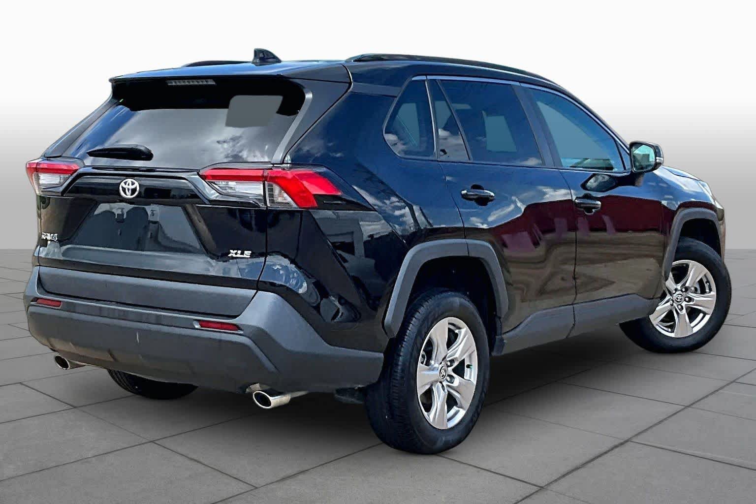 Used 2023 Toyota RAV4 XLE FWD image 13