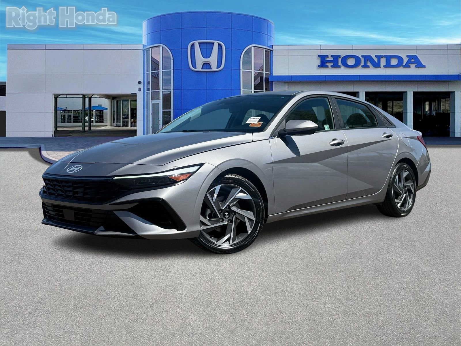 Used 2025 Hyundai Elantra SEL image 2