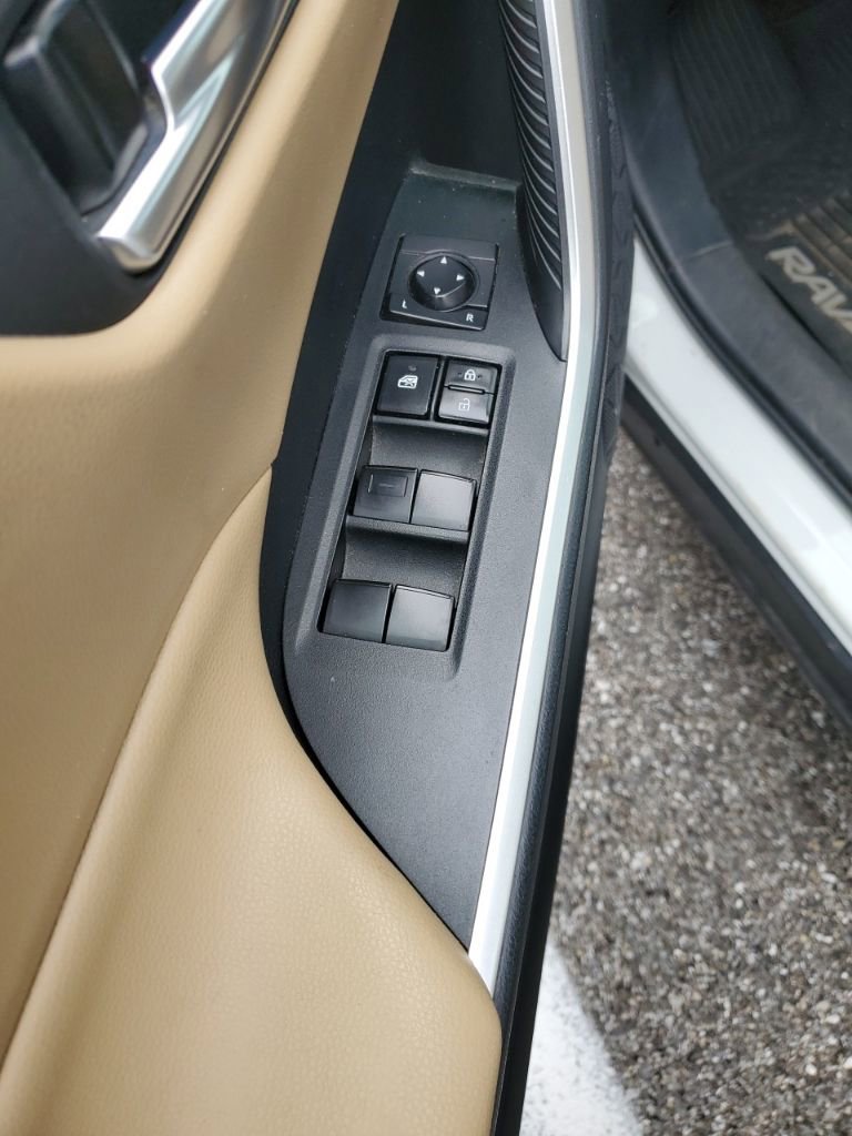 Used 2019 Toyota RAV4 XLE image 10