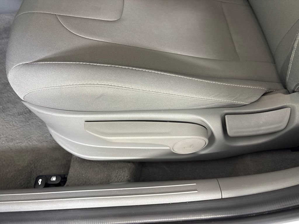 Certified 2025 Hyundai Elantra Hybrid FWD image 15