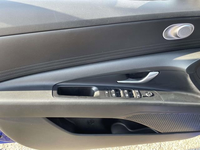 Used 2023 Hyundai Elantra Blue image 13