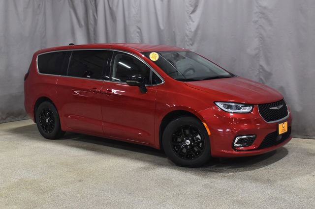 Certified 2024 Chrysler Pacifica Touring-L image 8