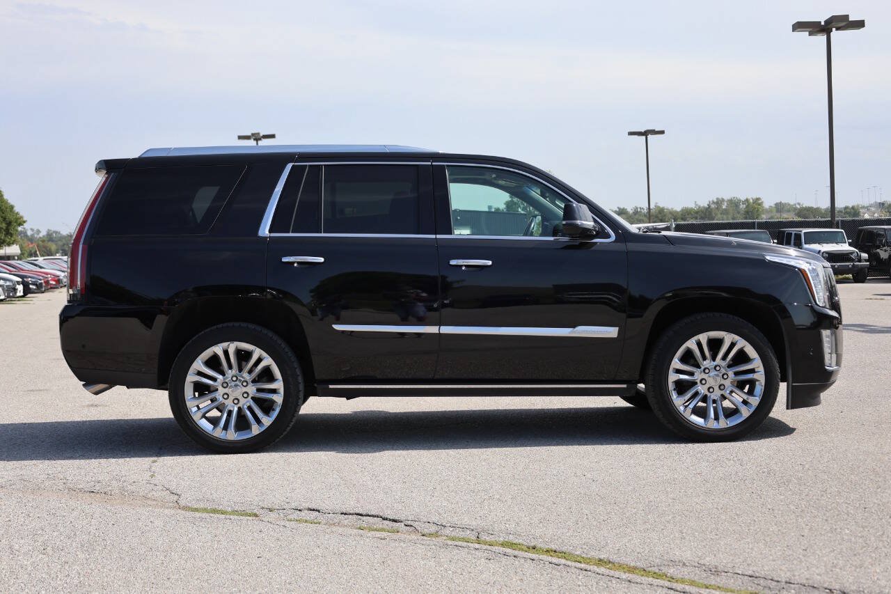 Used 2019 Cadillac Escalade Premium Luxury w/ LPO, Radiant Package AWD/4WD image 7