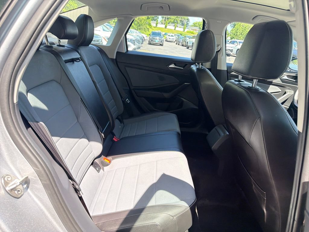 Used 2025 Volkswagen Jetta SE w/ Sunroof Package FWD image 50