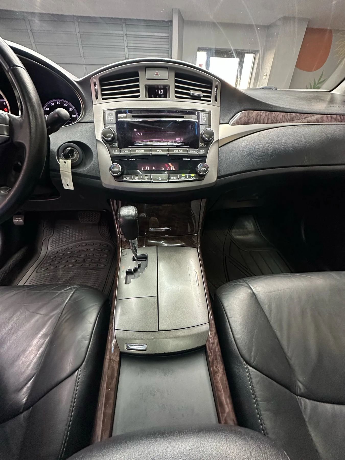 Used 2012 Toyota Avalon Limited image 18