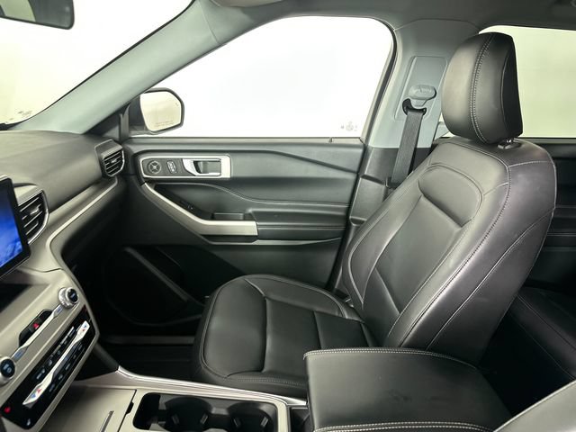 Used 2022 Ford Explorer XLT w/ Equipment Group 202A AWD/4WD image 22