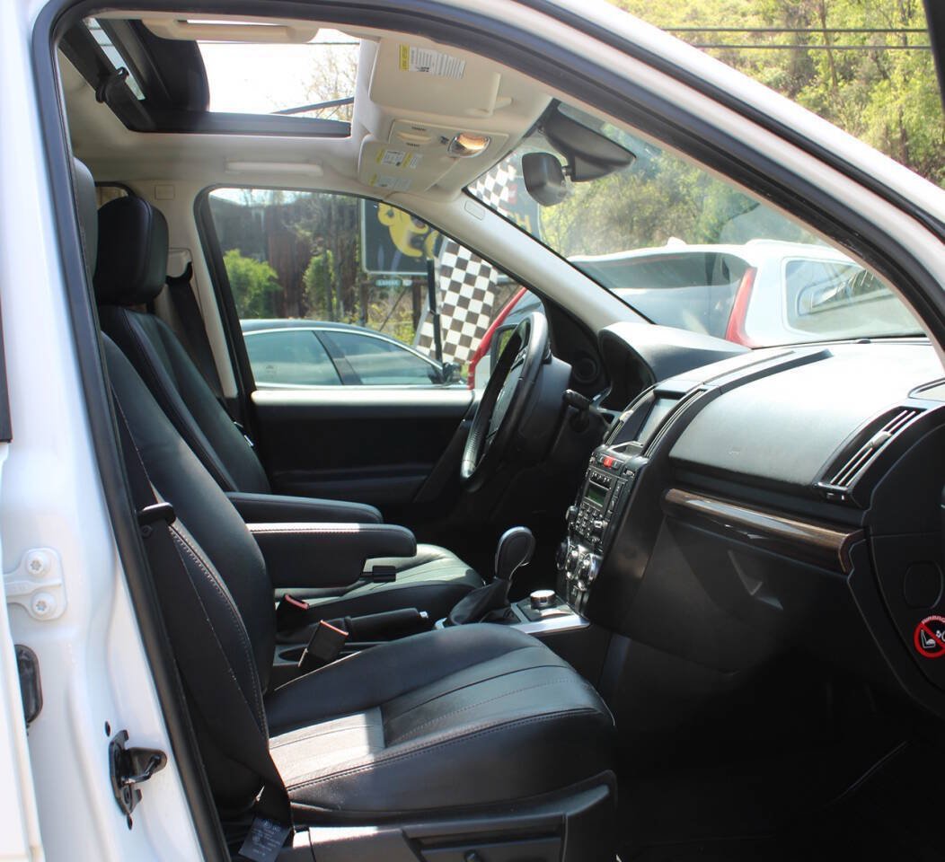 Used 2011 Land Rover LR2 HSE AWD/4WD image 30