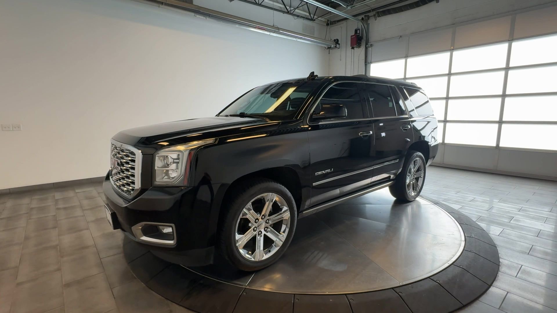 Used 2019 GMC Yukon Denali w/ Denali Ultimate Package AWD/4WD image 4
