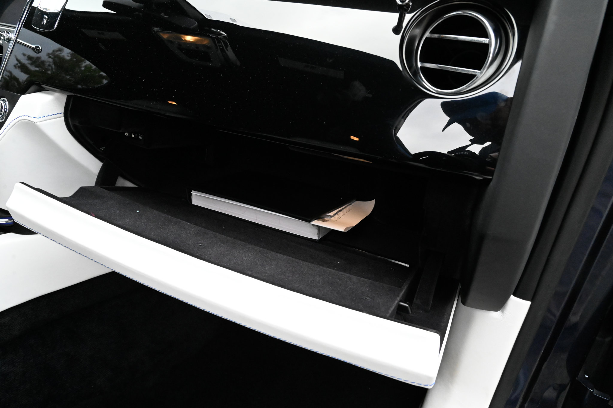 Used 2018 Rolls-Royce Ghost RWD image 60