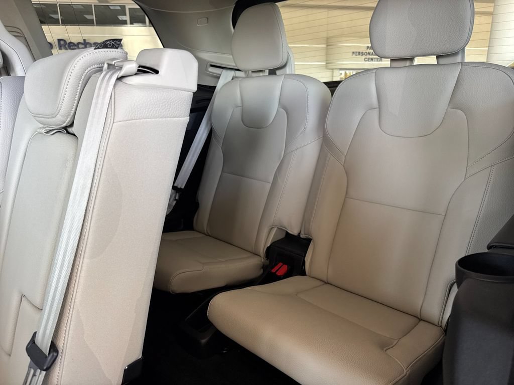 Certified 2024 Volvo XC90 B5 Core w/ Climate Package AWD/4WD image 14