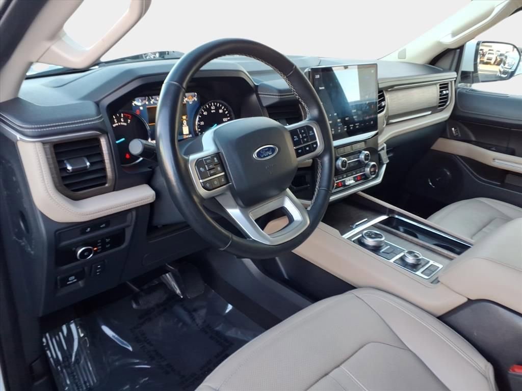 Used 2024 Ford Expedition Limited image 11