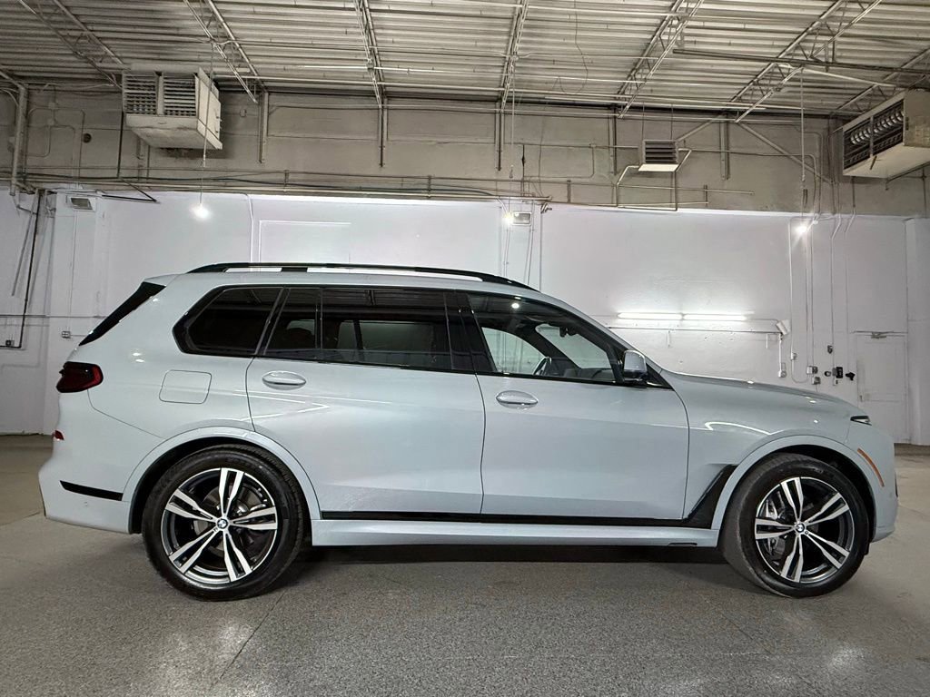 Used 2023 BMW X7 xDrive40i w/ M Sport Package image 5