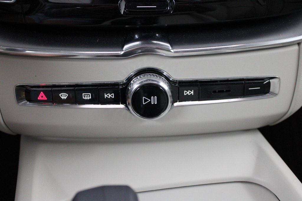 Used 2024 Volvo XC60 B5 Core w/ Protection Package Premier AWD/4WD image 36