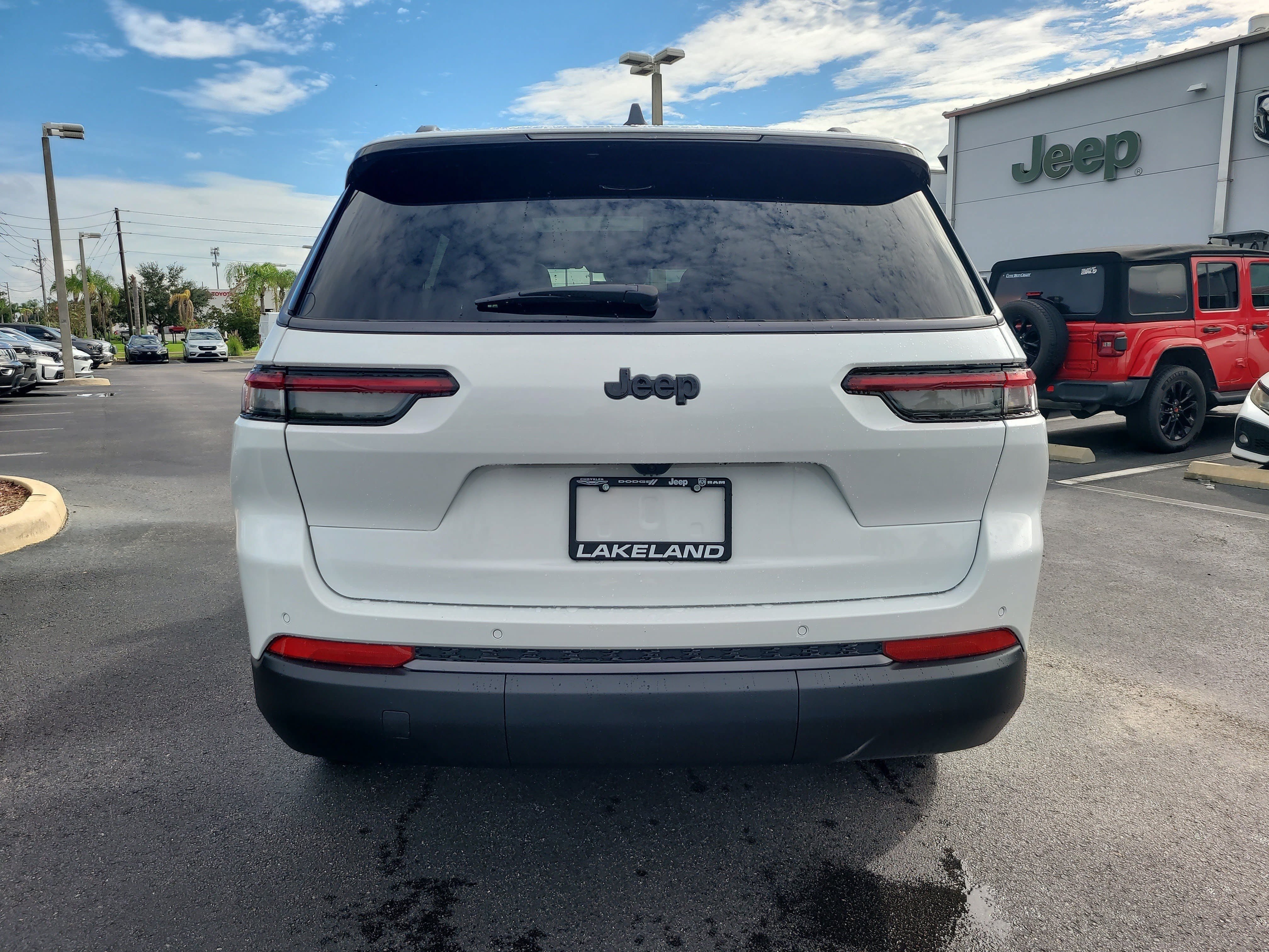 New 2027 Jeep Grand Cherokee L Limited RWD image 7