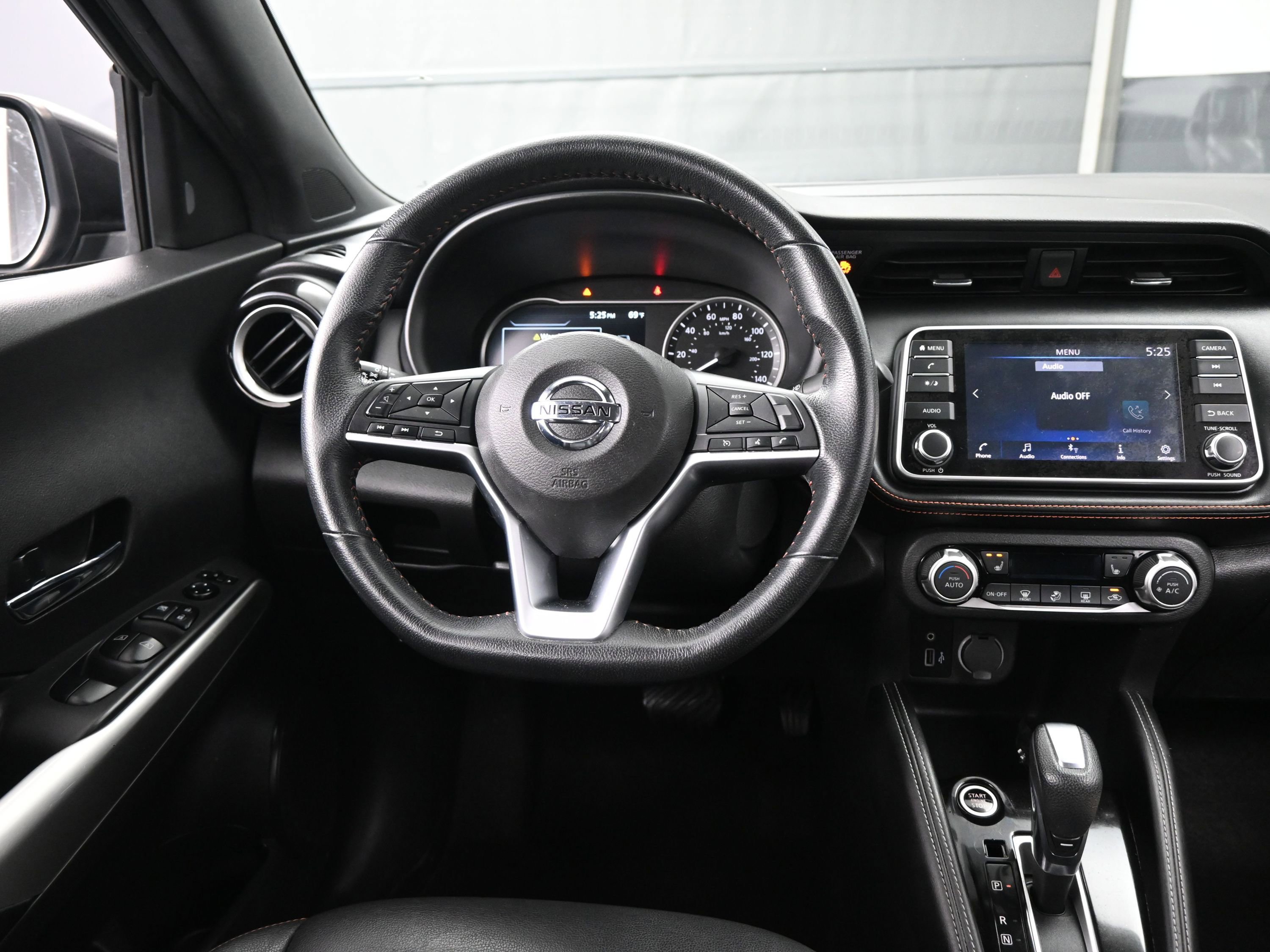 Used 2020 Nissan Kicks SR w/ SR Premium Package image 13