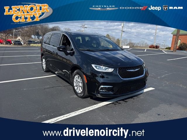 New 2026 Chrysler Pacifica Select