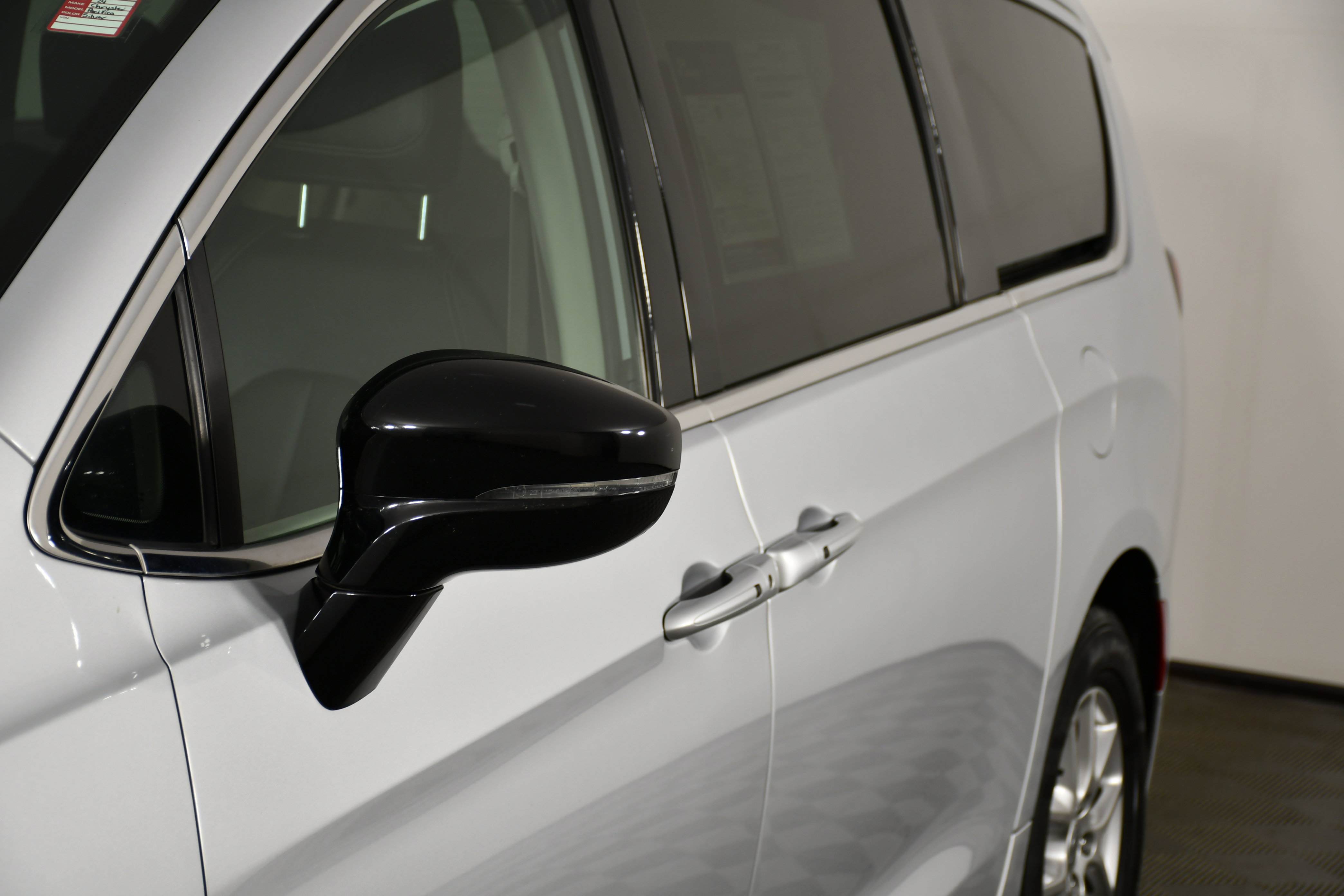 Used 2024 Chrysler Pacifica Touring-L image 13