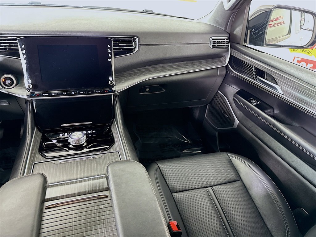 Used 2024 Jeep Wagoneer L Series II w/ Flexible Seating Group image 27