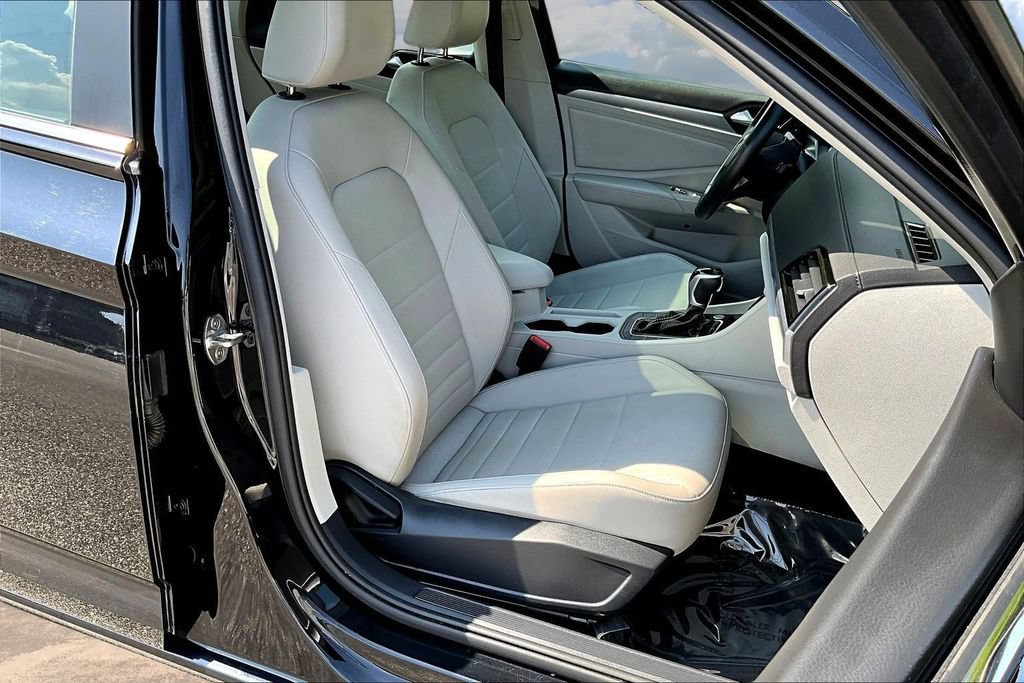 Used 2023 Volkswagen Jetta SE FWD image 30