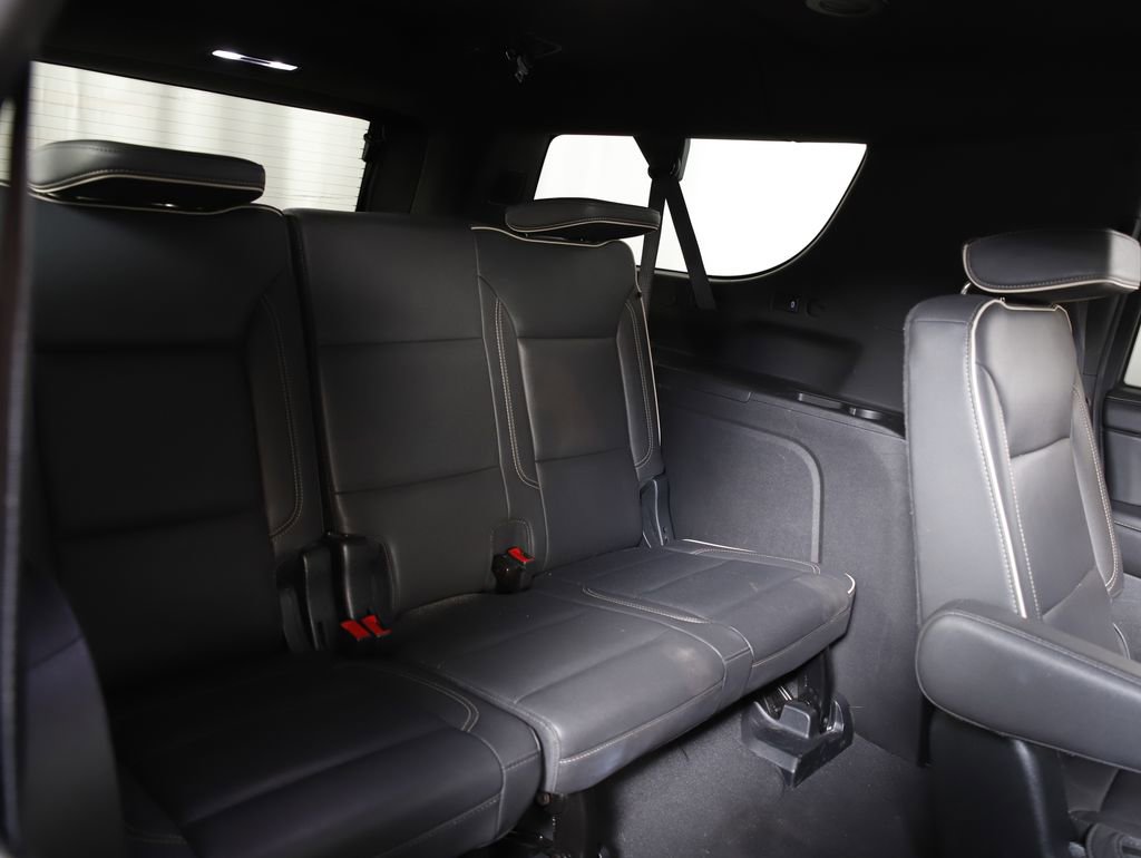 Used 2023 Chevrolet Suburban Premier image 10
