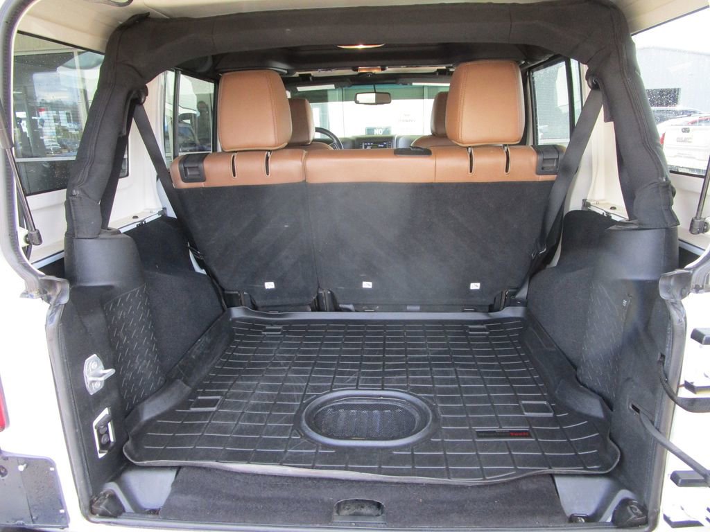 Used 2017 Jeep Wrangler Unlimited Sahara w/ Connectivity Group image 13