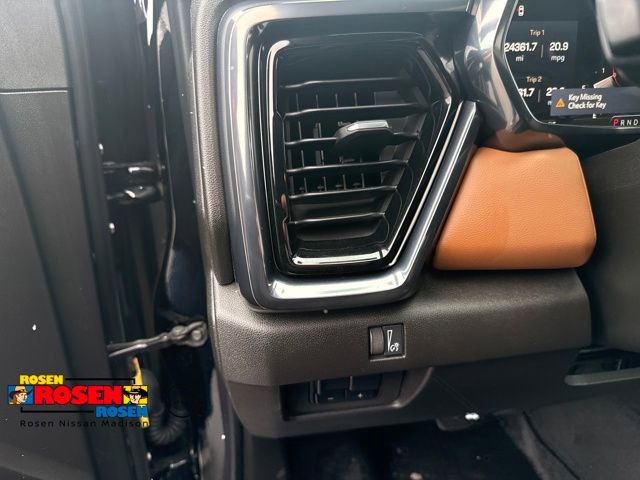 Used 2024 GMC Canyon AT4 w/ Canyon Safety Plus Package AWD/4WD image 15