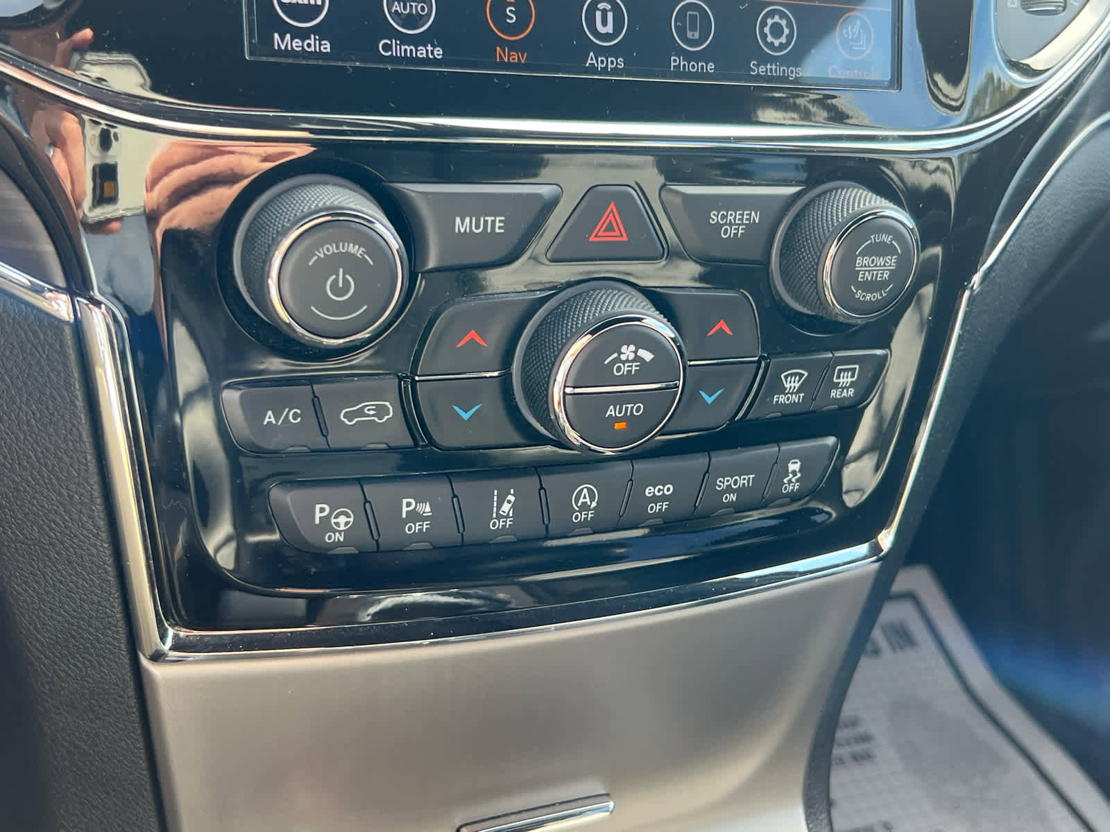 Used 2022 Jeep Grand Cherokee Limited image 22