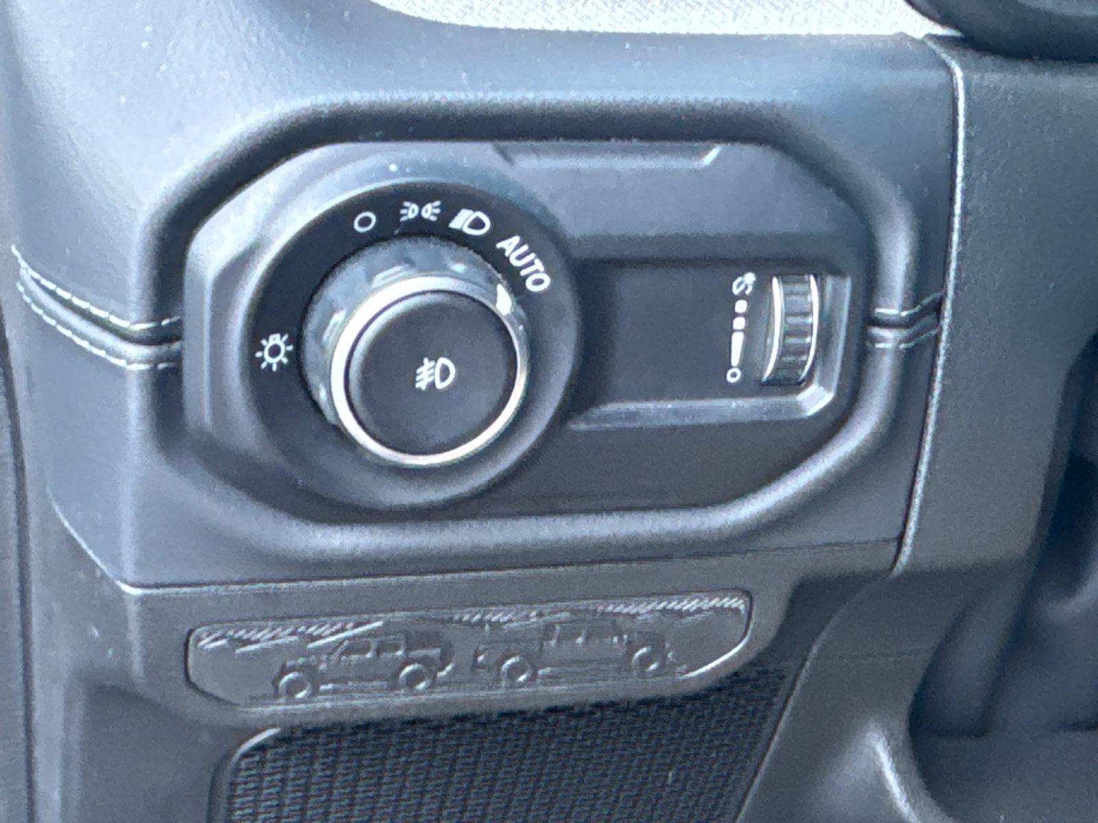 Used 2026 Jeep Wrangler Unlimited Sahara AWD/4WD image 33
