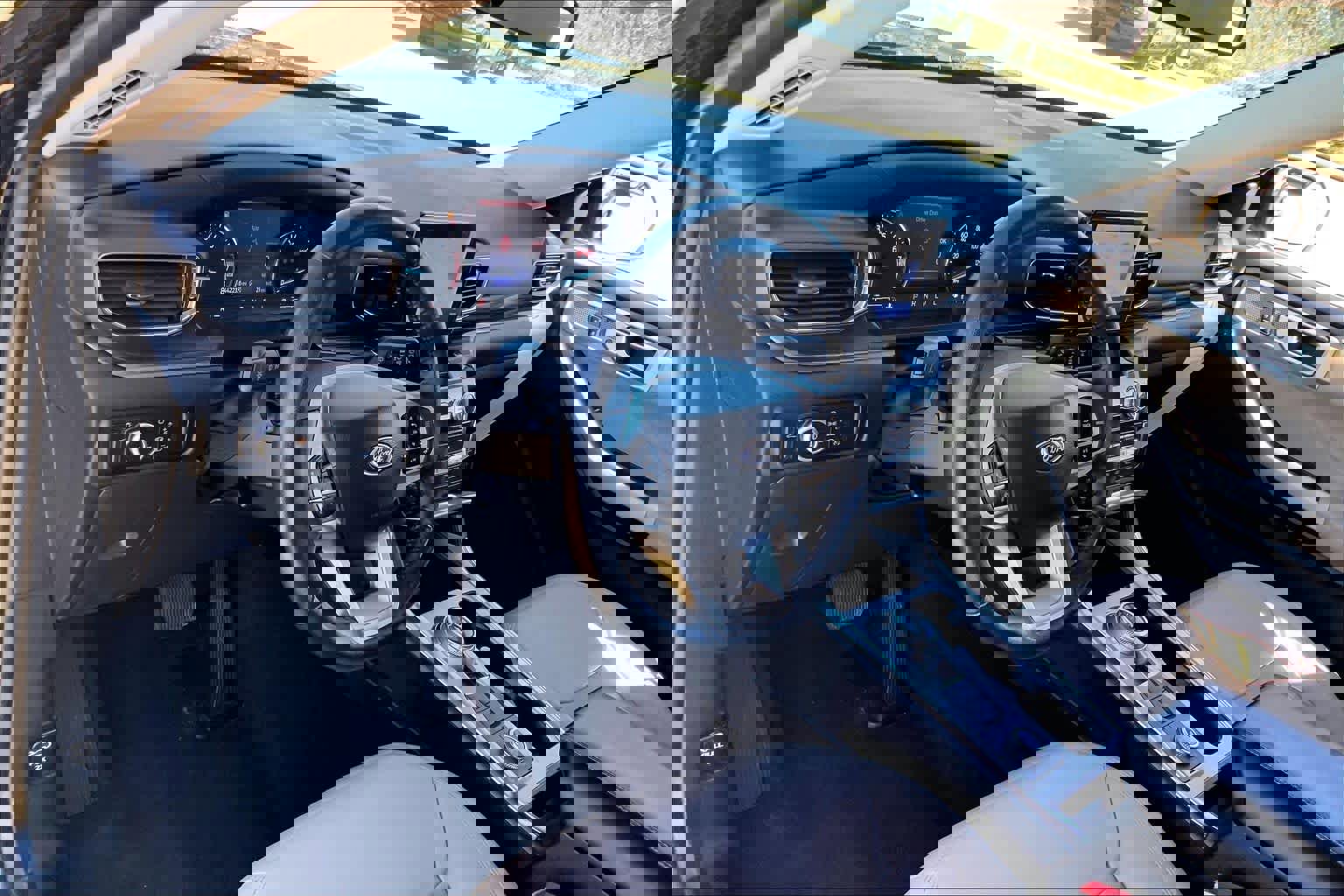 Used 2023 Ford Explorer Limited image 17